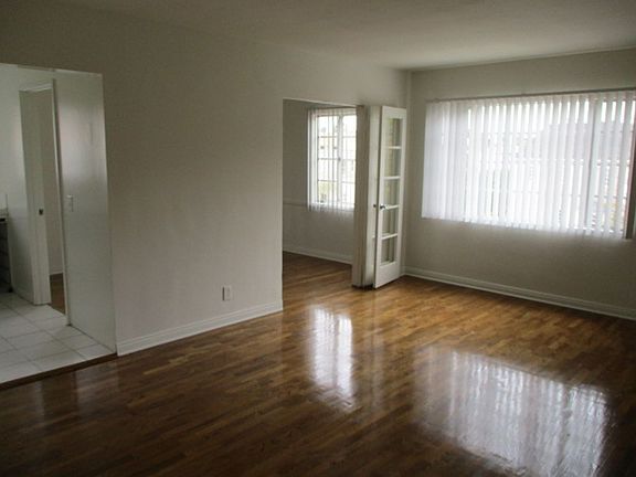 2nd image of 530 Glenrock Ave #20