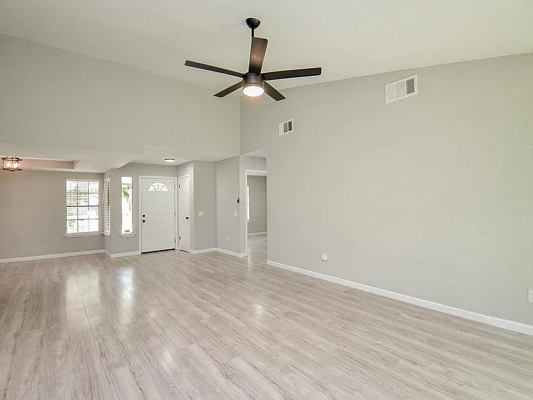 22018 Grand Forks Dr — Photo 7