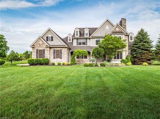 7528 Stockwood Dr, Solon, OH 44139