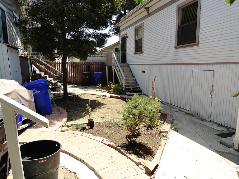 858 21st St — Photo 6
