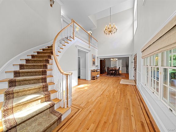 5th image of 17 Hunt Court