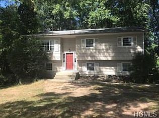 1st image of 8 Wendover Ln
