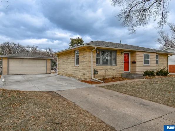 5030 Myrtle St, Lincoln, NE 68506