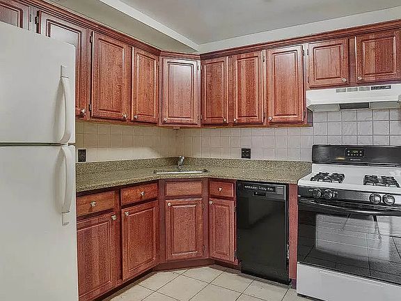 2nd image of 598 President St #3A