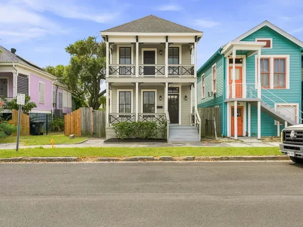 1011 Sealy St, Galveston, TX 77550