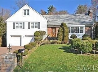 96 Amherst Dr, New Rochelle, NY 10583