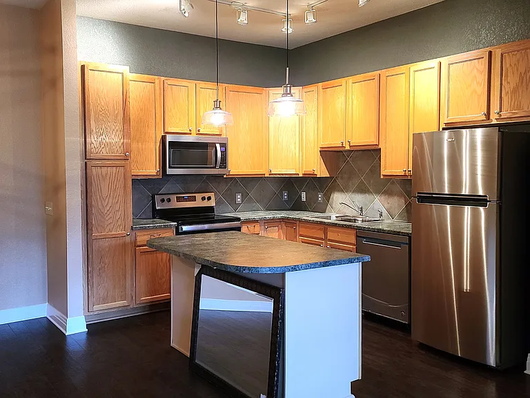 180 Poplar St #L — Photo 6