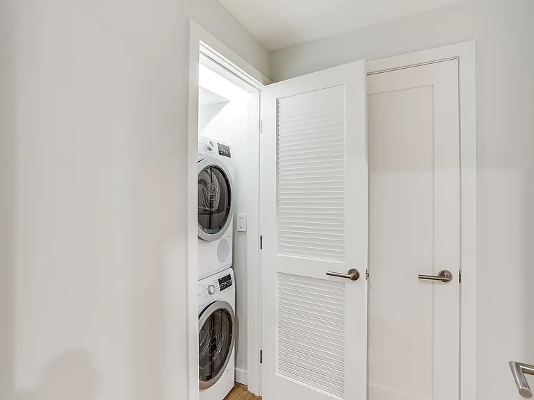 In unit washer and dryer in luxury 1 bedroom unit