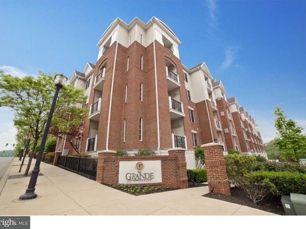 300 W Elm St Suite 2119