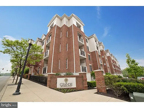 300 W Elm St #2119 Photo 1