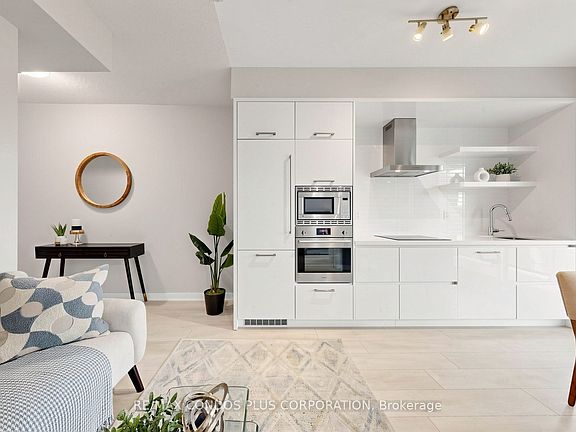 3rd image of 2221 Yonge St #506