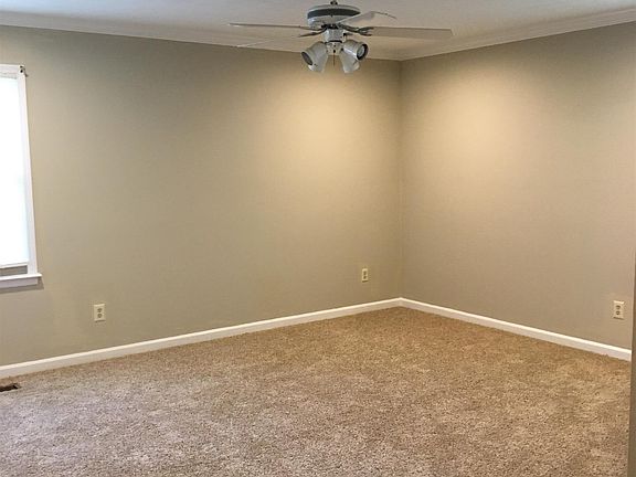 4th image of 101 Deerwood Dr
