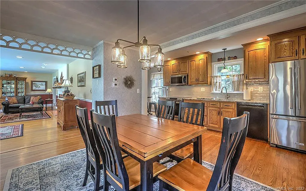 3 bed, 2249 sqft, $3,000 — Photo 2