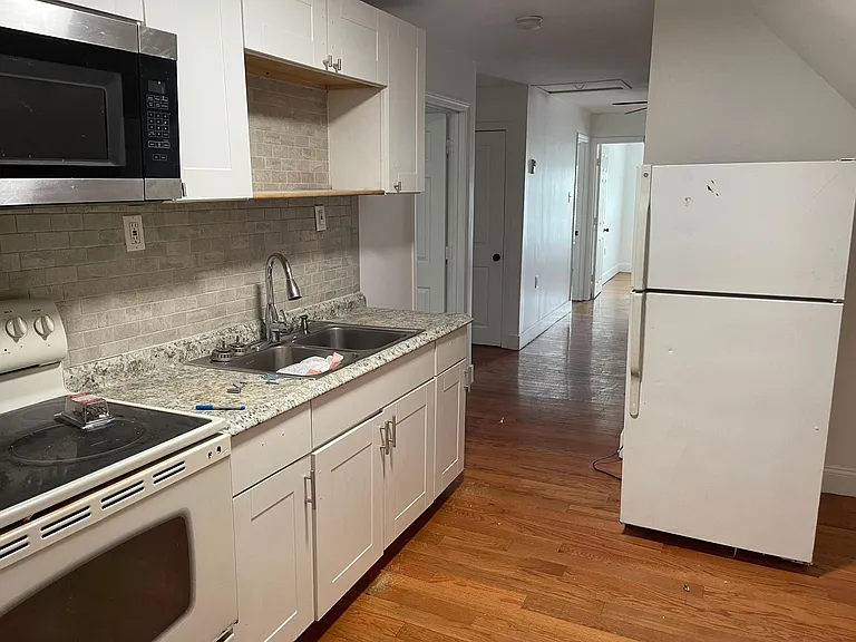 212 Park Ave #3 — Photo 2