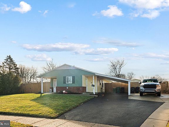 3rd image of 5 Glenwood Ln