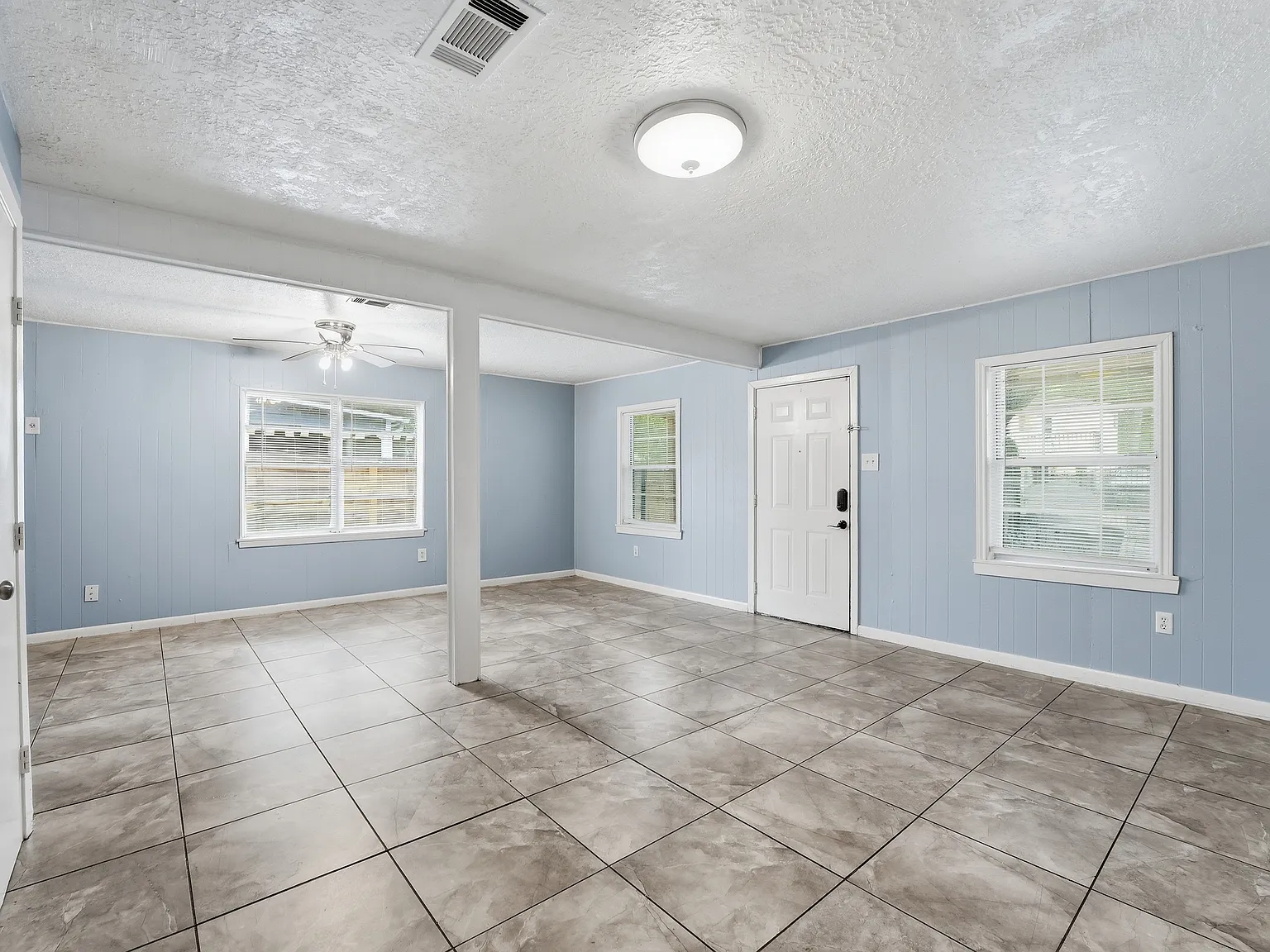 4 bed, 1.5 bath, $1,800 — Photo 2