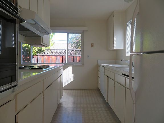 3rd image of 917 Henderson Ave