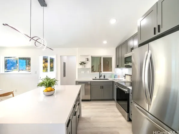 1741 Hakuaina Pl, Honolulu, HI 96819