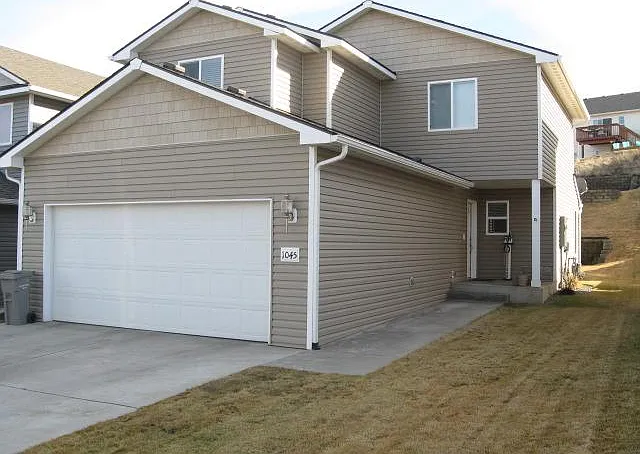 1045 SW Lost Trail Dr — Photo 1