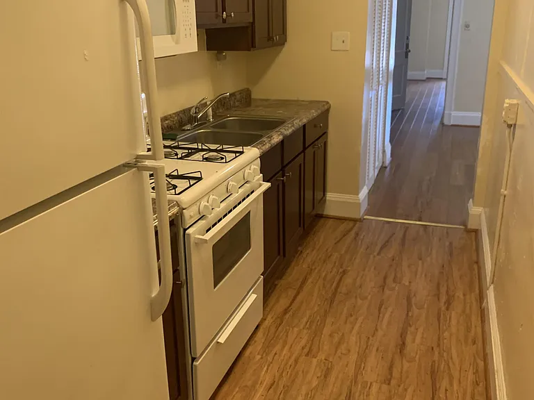 11 E Leigh St #B — Photo 5