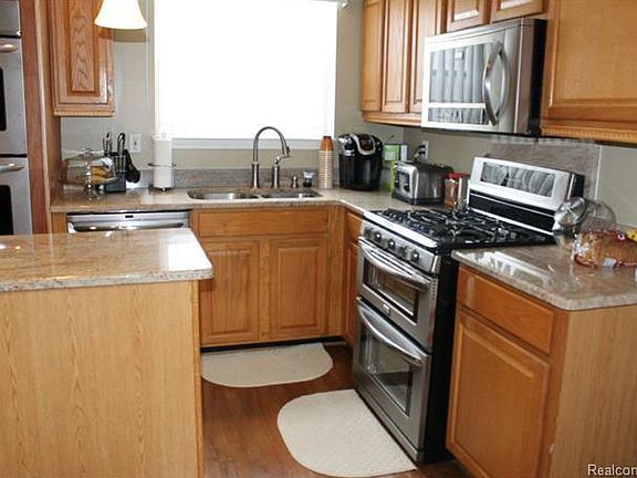 4th image of 15307 Brookside Dr #164