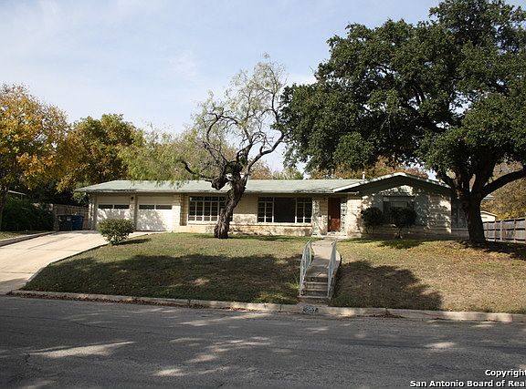 2nd image of 207 Harriett Dr