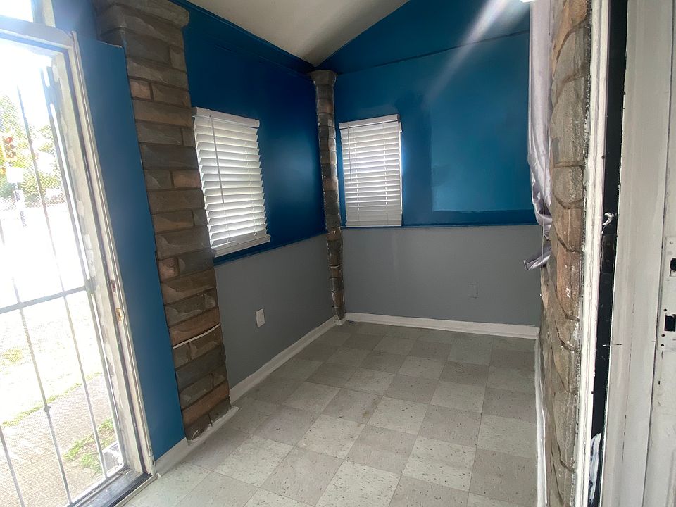 Entrance Den