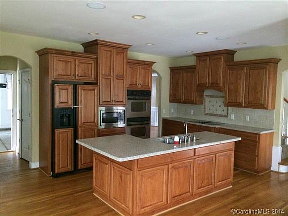 3rd image of 9832 Arlington Oaks Dr