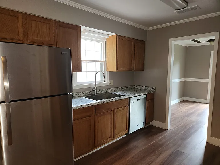 6452 Malibu Dr — Photo 7