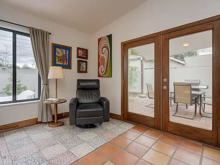 1228 N Norton Ave — Photo 14