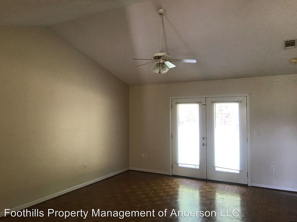 2nd image of 1419 Oak Hill Dr