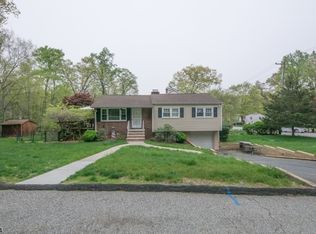 114 Truman Blvd, Oakland, NJ 07436