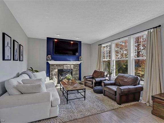 2nd image of 32887 Rebecca Ln