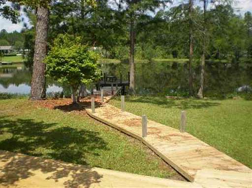2nd image of 912 Lakeshore Dr