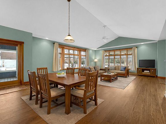 4th image of 2425 Dickinson Rd