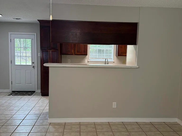1105 Spruce St — Photo 3
