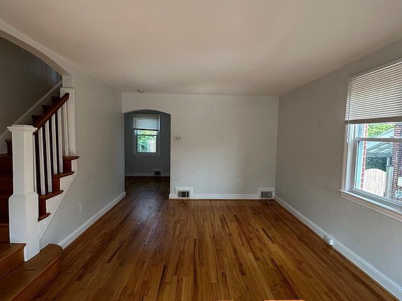3rd image of 423 S Veitch St
