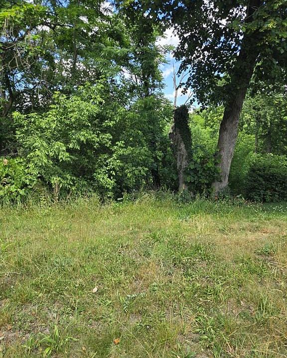 1st image of 615 Erford Rd