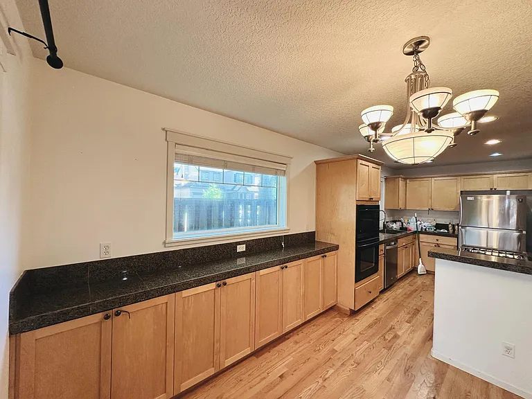 6049 NE Kettering St — Photo 13