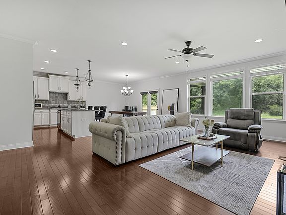 3rd image of 9133 Macauley Ln