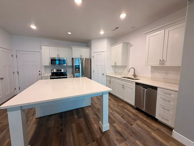 1674 E Talon Way — Photo 3