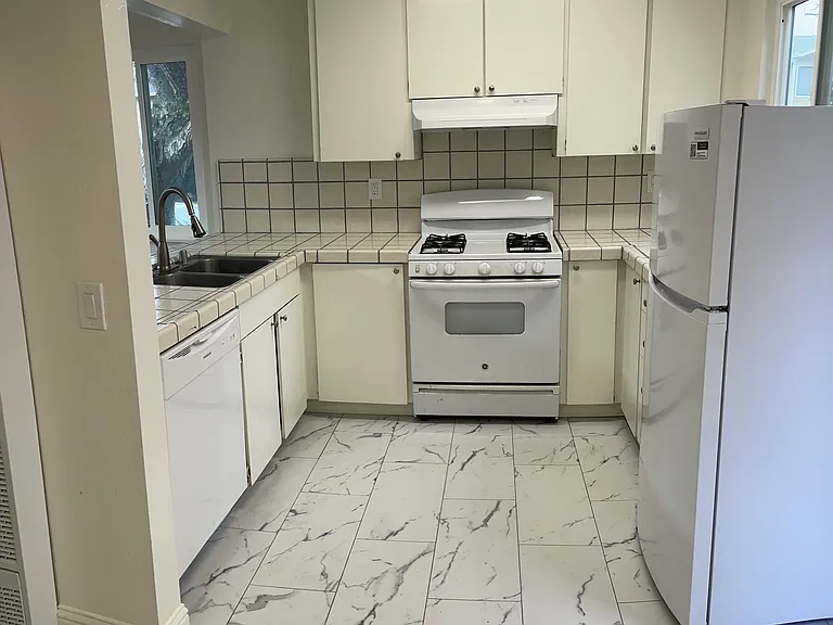 238 Montecito Ave — Photo 4