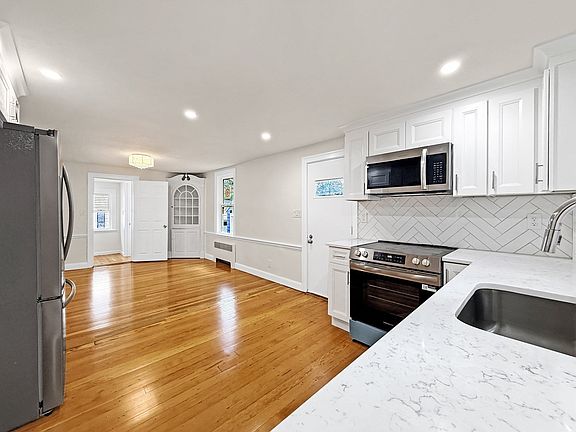 5th image of 32 Grant Rd