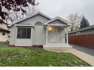 26235 N Walnut Ave, Mundelein, IL 60060