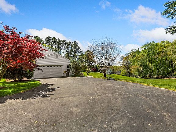 4th image of 7608 Manor House Dr