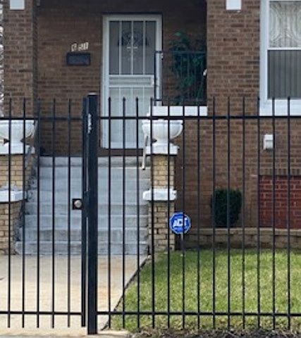 2nd image of 651 E 87th Pl