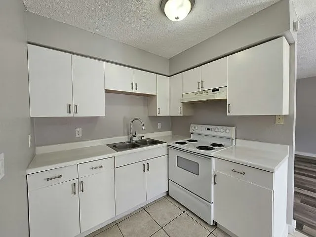 Building Photo - 3035 66th Ave N #E1