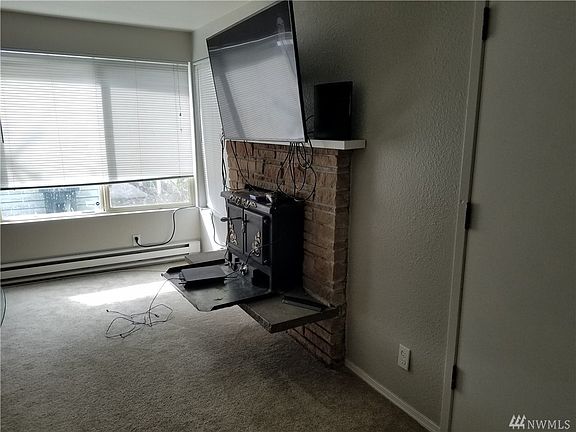 4th image of 1240 Beach Ave