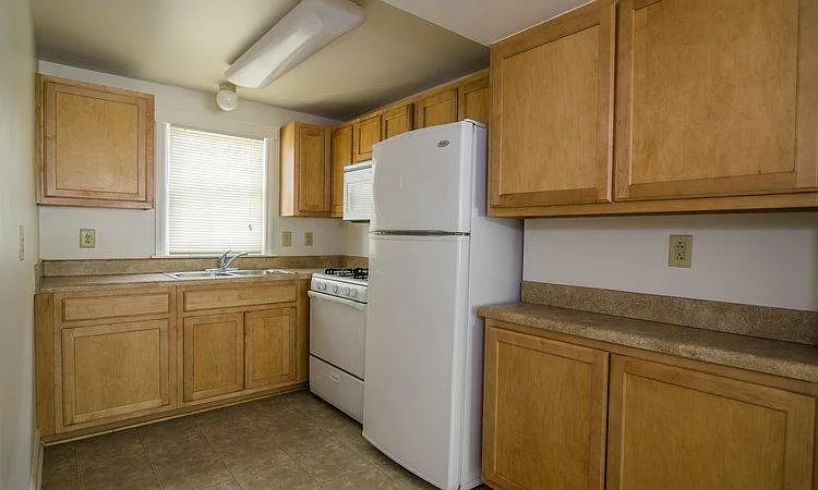 Fernwood Park Apartments — Photo 2