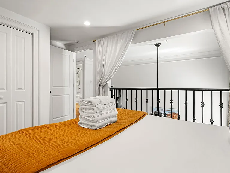 377 King St #206 — Photo 21